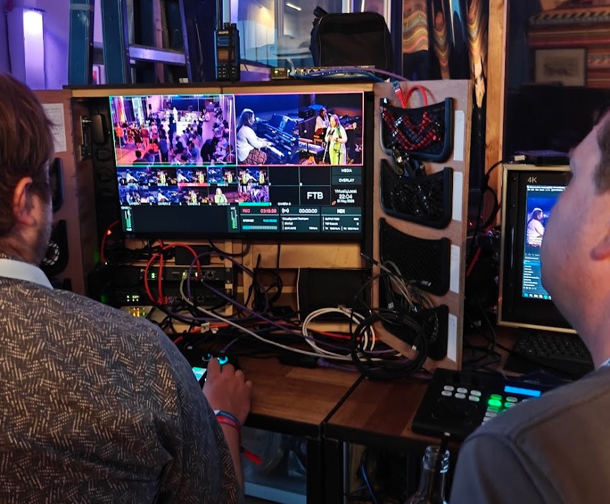 Live videoproductie en regie tijdens Virtually Local: The Open Mic